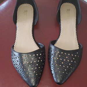 Pointed Black Flats